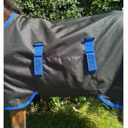 Couverture Horseware Amigo Ripstop 900D Petite Turnout 200g Noir / bleu classique Couverture Horseware Amigo Ripstop 900D Petite Turnout 200g Noir / bleu classique