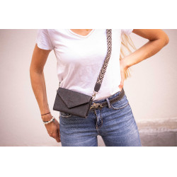 Pochette Pénélope Phone Pocket cuir perforé noir Pochette Pénélope Phone Pocket cuir perforé noir