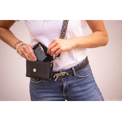 Pochette Pénélope Phone Pocket cuir perforé noir Pochette Pénélope Phone Pocket cuir perforé noir