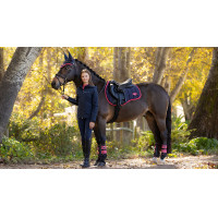 Tapis de selle mixte LeMieux Loire Classic GP Square Marine / cranberry Bleu marine Tapis de selle mixte LeMieux Loire Classic GP Square Marine / cranberry Bleu marine