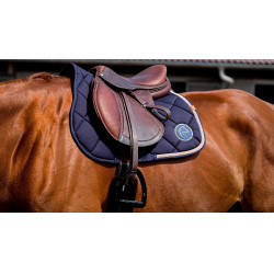Tapis de selle Equithème Badge 2.0 Bleu marine Tapis de selle Equithème Badge 2.0 Bleu marine
