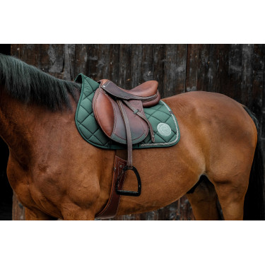 Tapis de selle Equithème Badge 2.0 Vert foncé Tapis de selle Equithème Badge 2.0 Vert foncé