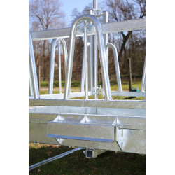 Râtelier carré avec toit Hobby Kerbl zingué 1,5 x 1,5 m 8 chevaux