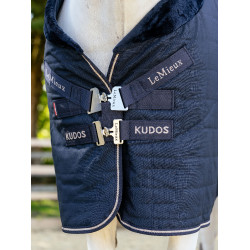 Couverture d’écurie LeMieux Kudos Luxe Marine Bleu marine Couverture d’écurie LeMieux Kudos Luxe Marine Bleu marine