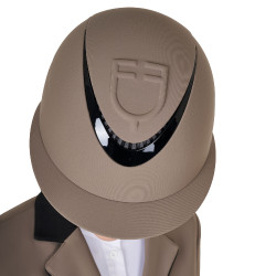 Casque femme avec large visière et logo en relief Equestro Walnut Marron Casque femme avec large visière et logo en relief Equestro Walnut Marron