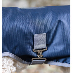 Couverture thérapeutique pour chien Horseware Ionic 50g Bleu impérial / argent & marine Couverture thérapeutique pour chien Horseware Ionic 50g Bleu impérial / argent & marine