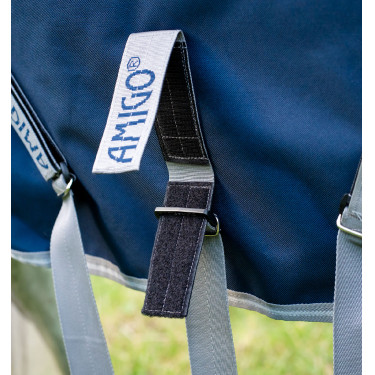 Couverture Horseware Amigo 1200D FieldSafe Plus Turnout 100g Marine / gris titane / argent Bleu marine Couverture Horseware Amigo 1200D FieldSafe Plus Turnout 100g Marine / gris titane / argent Bleu marine