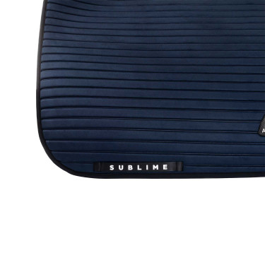 Tapis de dressage Acavallo Sublime en daim à bandes Marine Bleu marine Tapis de dressage Acavallo Sublime en daim à bandes Marine Bleu marine