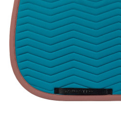Tapis de dressage Equestro matelassé Wave en tissu technique Bleu coral / marron Tapis de dressage Equestro matelassé Wave en tissu technique Bleu coral / marron
