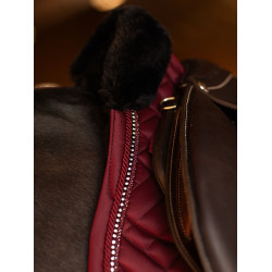 Tapis de selle Equestrian Stockholm Jumping faux mouton Crystal Bordeaux