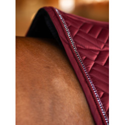 Tapis de selle Equestrian Stockholm Jumping faux mouton Crystal Bordeaux