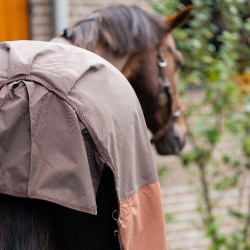 Couverture d'extérieur Imperial Riding Customized 400g avec cou Marron foncé / marron clair Couverture d'extérieur Imperial Riding Customized 400g avec cou Marron foncé / marron clair