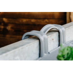 Mangeoire Hippotonic à crochets et anse Gris foncé