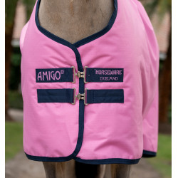 Couverture Horseware Amigo Ripstop 900D Plus Poney Turnout 100g Rose / rose / marine Couverture Horseware Amigo Ripstop 900D Plus Poney Turnout 100g Rose / rose / marine