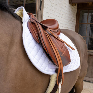 Tapis de selle en mouton Skin Friendly Diamond Jumping Kentucky Blanc Tapis de selle en mouton Skin Friendly Diamond Jumping Kentucky Blanc