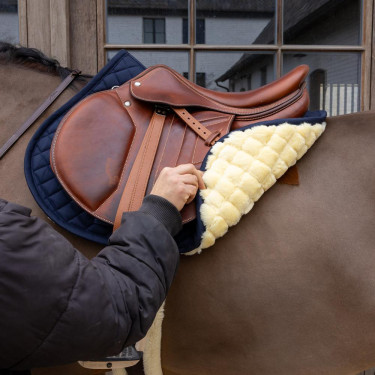 Tapis de selle en mouton Skin Friendly Diamond Jumping Kentucky Marine Bleu marine