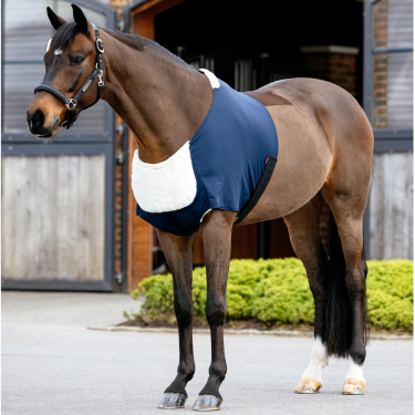 Protection de poitrail LeMieux anti-frottement Sensitive Marine Bleu marine Protection de poitrail LeMieux anti-frottement Sensitive Marine Bleu marine