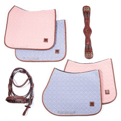 Tapis de selle HV Polo Luxi Dressage Powder blue Bleu Tapis de selle HV Polo Luxi Dressage Powder blue Bleu