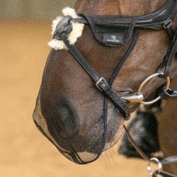 Filet de nez Shires FlyGuard Pro pour bridon à muserolle croisée Filet de nez Shires FlyGuard Pro pour bridon à muserolle croisée
