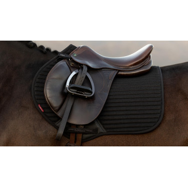 Tapis de selle LeMieux Square Close Contact tissu mesh Air-Tek Noir