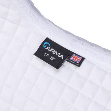 Tapis de selle de dressage numéroté Shires Arma Tapis de selle de dressage numéroté Shires Arma
