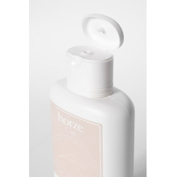 Shampoing à l'huile essentiel d'arbre à thé Horze Rose pale craie