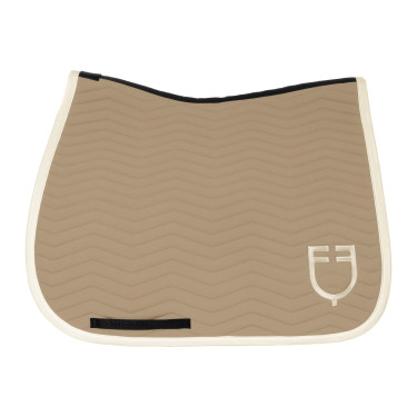 Tapis de dressage Equestro matelassé Wave en tissu technique Oxford tan / blanc antique Tapis de dressage Equestro matelassé Wave en tissu technique Oxford tan / blanc antique