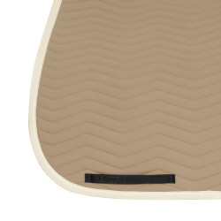 Tapis de dressage Equestro matelassé Wave en tissu technique Oxford tan / blanc antique Tapis de dressage Equestro matelassé Wave en tissu technique Oxford tan / blanc antique