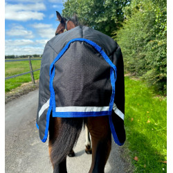 Couverture Horseware Amigo Ripstop 900D Poulain Turnout 50g Noir / bleu classique Couverture Horseware Amigo Ripstop 900D Poulain Turnout 50g Noir / bleu classique