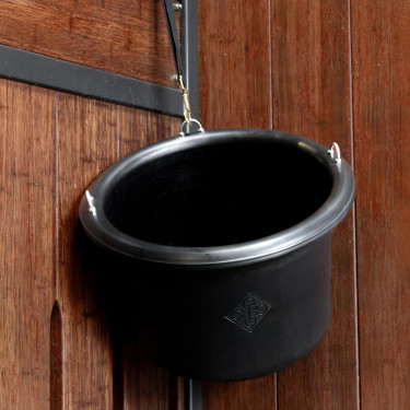 Seau d'équitation robuste et élégant pour écurie Seau d'équitation robuste et élégant pour écurie