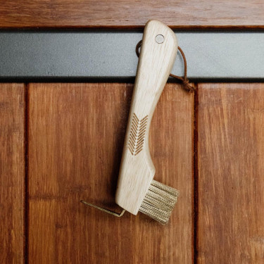 Cure-pied équestre avec brosse métallique et aimant