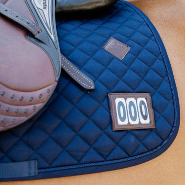 Tapis de selle jumping Kentucky avec numéros de compétition Tapis de selle jumping Kentucky avec numéros de compétition