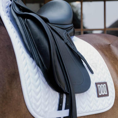 Tapis de selle compétition Fishbone avec 2 numéros Kentucky Dressage Blanc Tapis de selle compétition Fishbone avec 2 numéros Kentucky Dressage Blanc
