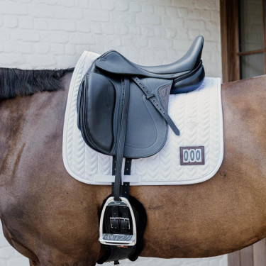 Tapis de selle compétition Fishbone avec 2 numéros Kentucky Dressage Blanc Tapis de selle compétition Fishbone avec 2 numéros Kentucky Dressage Blanc
