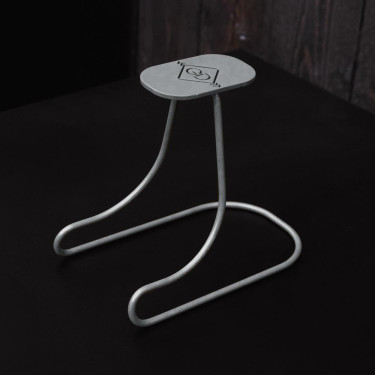 Porte Casque en Acier Grooming Deluxe by Kentucky Argent