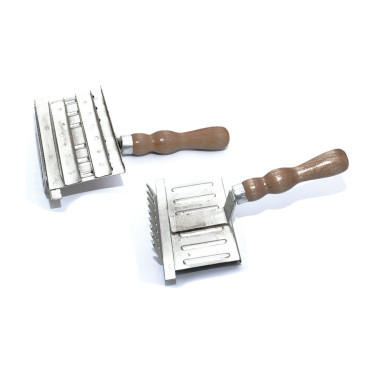 Étrille fer avec peigne Umbria Equitazione Étrille fer avec peigne Umbria Equitazione