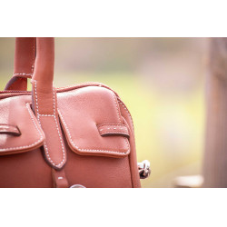 Sac à main élégant en cuir Pénélope Maëlys PM Cognac
