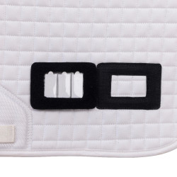 Tapis de selle numéroté Shires Arma Blanc Tapis de selle numéroté Shires Arma Blanc