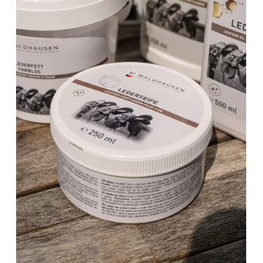 Savon cuir équitation solide 250 ml Waldhausen Savon cuir équitation solide 250 ml Waldhausen