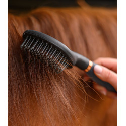 Brosse équitation Waldhausen à longs poils et poignée gel