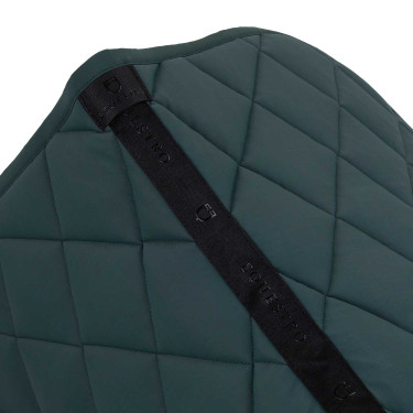Tapis de selle de saut avec matelassage en losanges et logo brodé Equestro Vert sapin / noir Tapis de selle de saut avec matelassage en losanges et logo brodé Equestro Vert sapin / noir