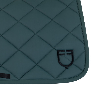 Tapis de selle de saut avec matelassage en losanges et logo brodé Equestro Vert sapin / noir Tapis de selle de saut avec matelassage en losanges et logo brodé Equestro Vert sapin / noir