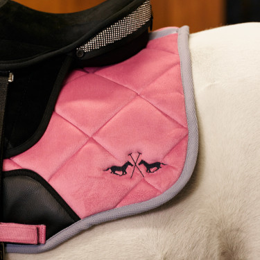 Tapis de dressage velours HV Polo Sasha – équitation Tapis de dressage velours HV Polo Sasha – équitation