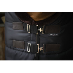 Couverture d'écurie Equithème Teddy Noir / marron Couverture d'écurie Equithème Teddy Noir / marron