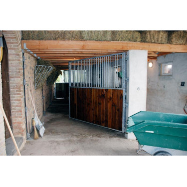 Séparation de box pivotante barreaudée / bois 3 m La Gée Séparation de box pivotante barreaudée / bois 3 m La Gée