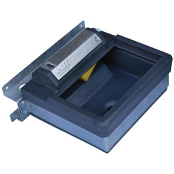 Abreuvoir Polybac 25 M simple avec rebord intérieur et support de fixation La Gée