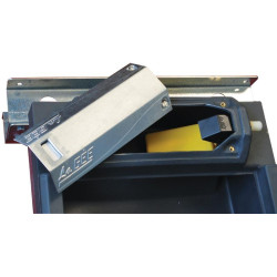 Abreuvoir Polybac 25 M simple avec rebord intérieur et support de fixation La Gée